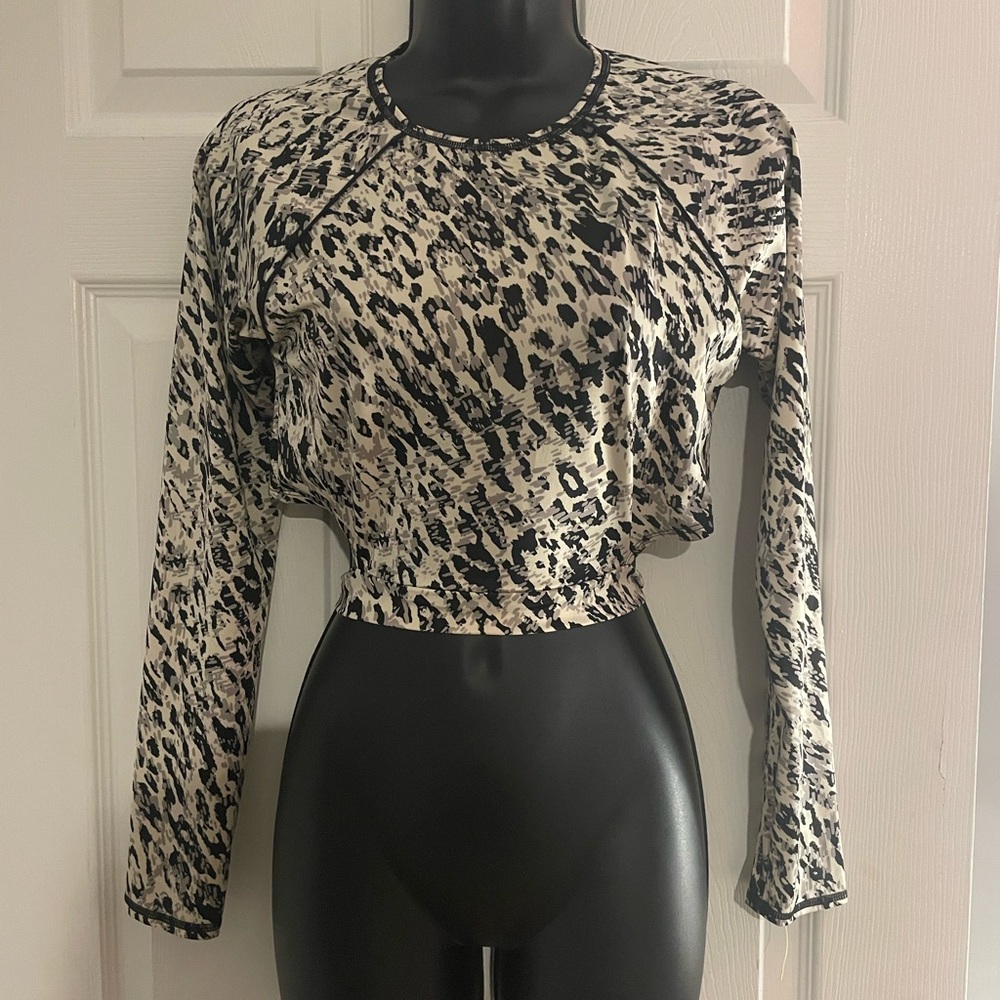 Workout leopard print crop top